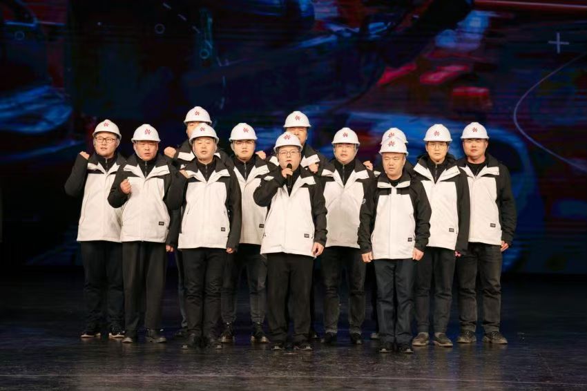 2月5日参加经开区春节团拜会文艺表演活动