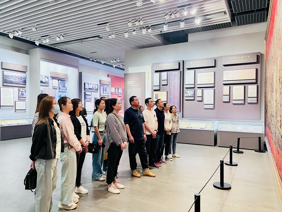 2024年5月，五彩堂港口党支部与上海中外运工程物流党支部支部开展支部共建活动